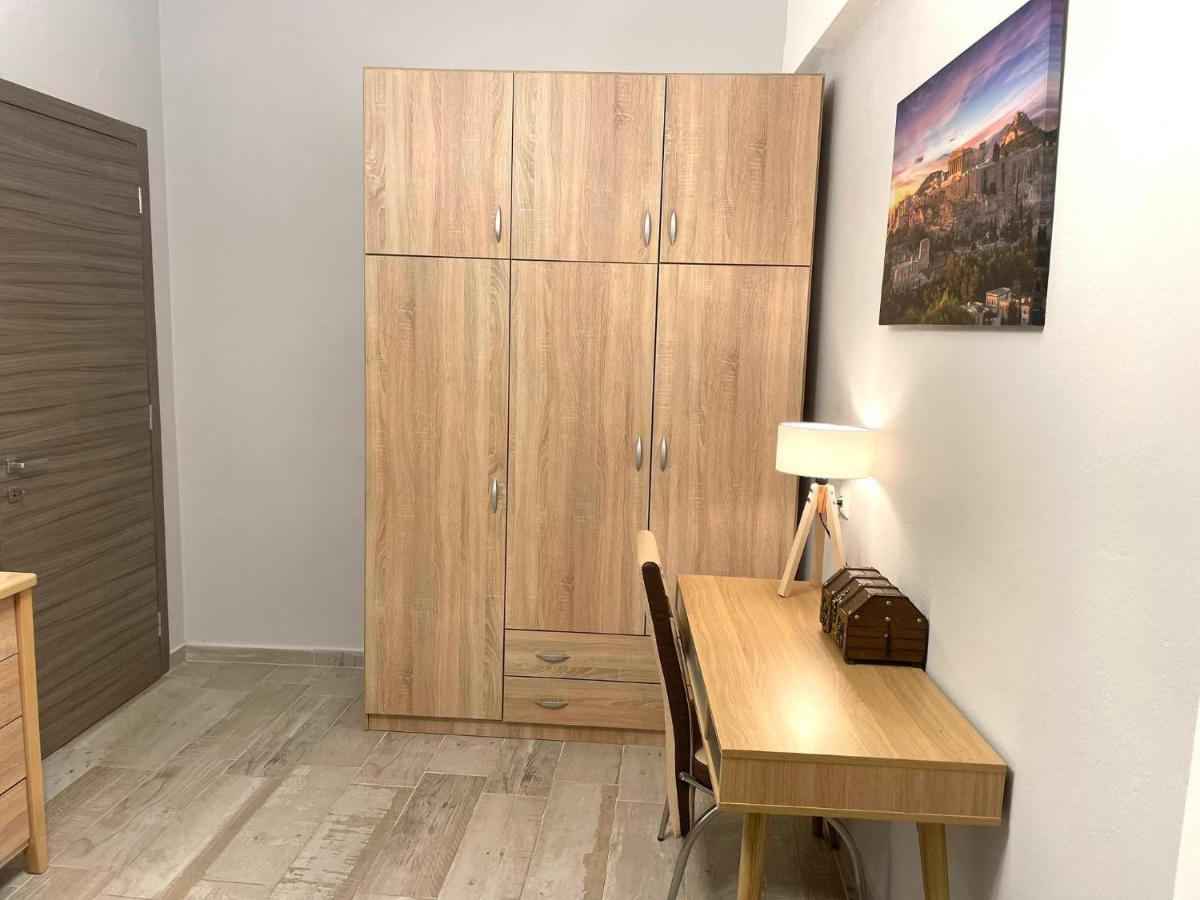 Nikolas Apartment *