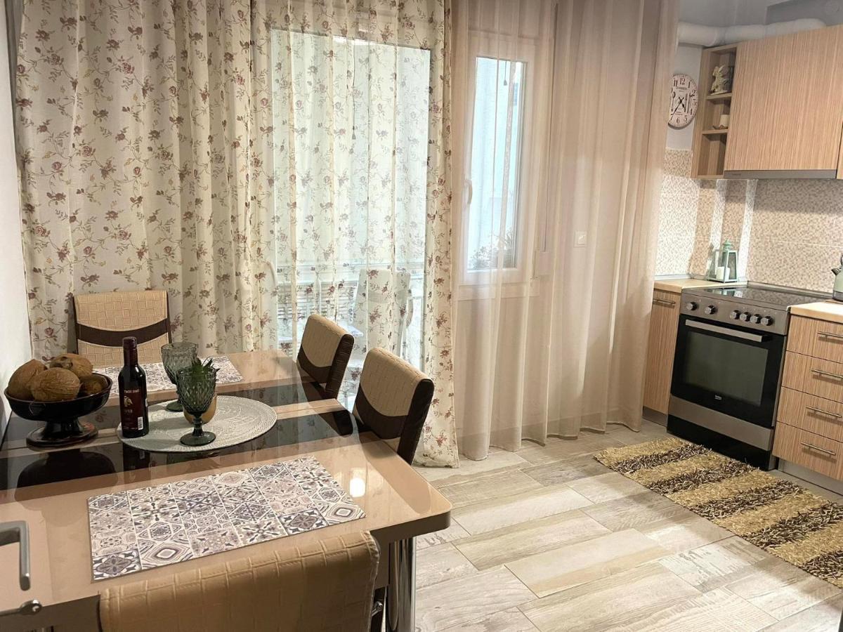 Nikolas Apartment *